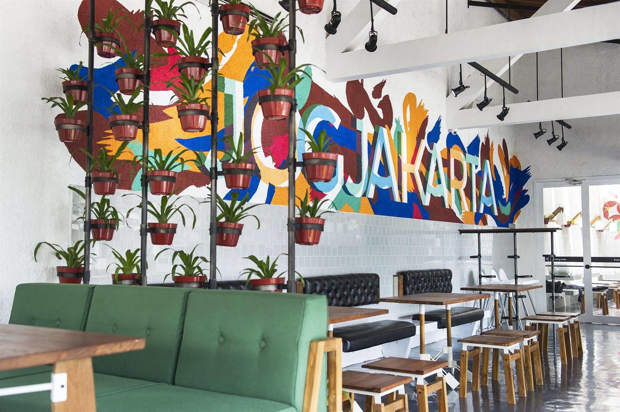 Lokal Hotel & Restaurant Kejayan Luaran gambar