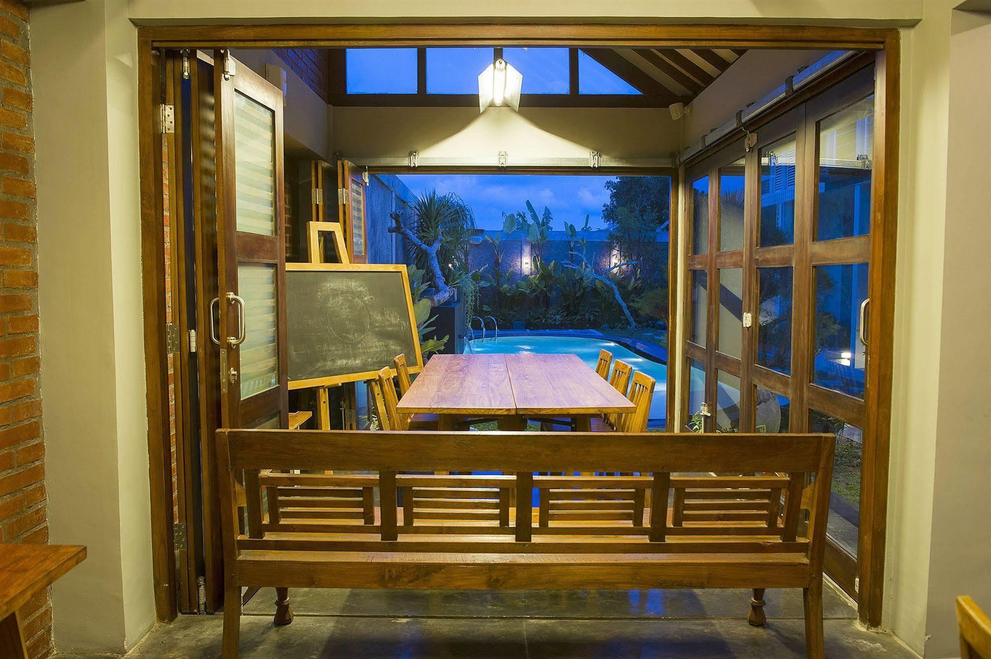 Lokal Hotel & Restaurant Kejayan Luaran gambar