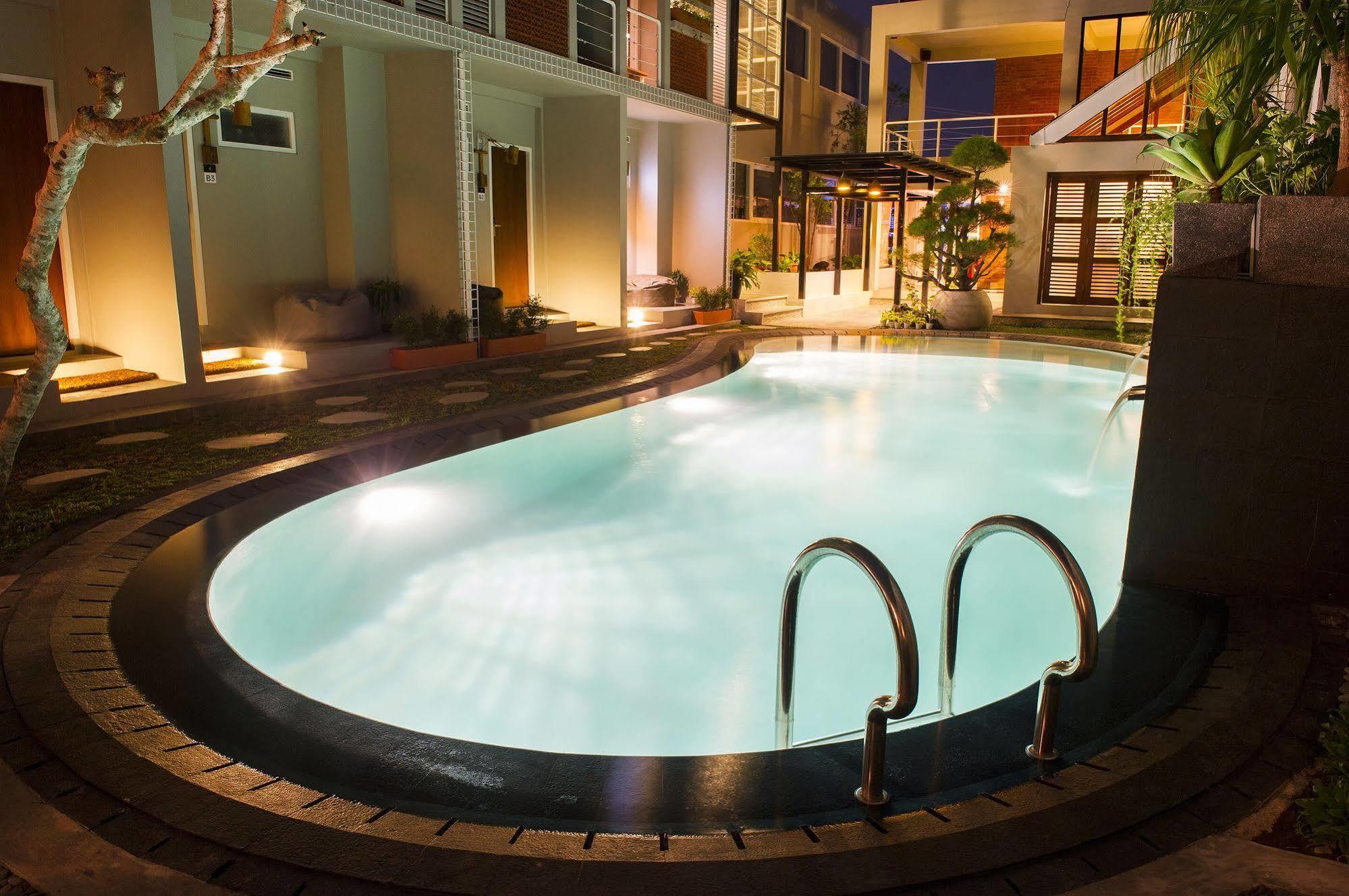 Lokal Hotel & Restaurant Kejayan Luaran gambar